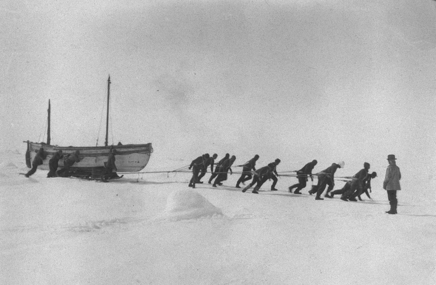 1915-12 Attempts made to drag sledges